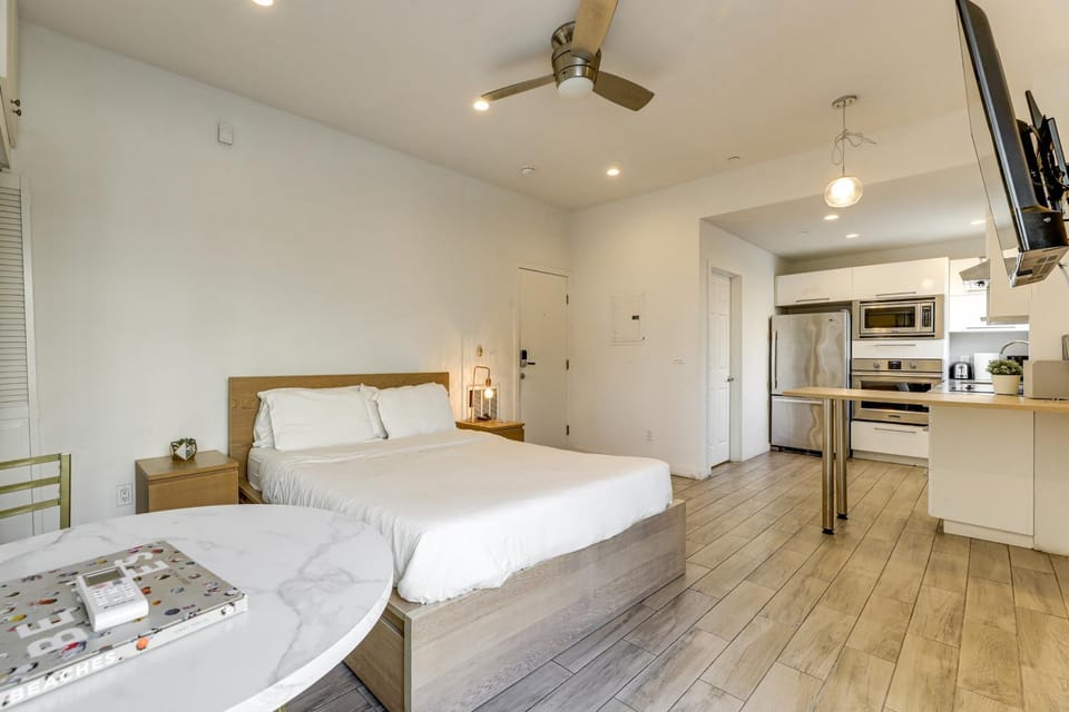 Extended Beach Escape: Santa Monica Studio! Apartment in Santa Monica