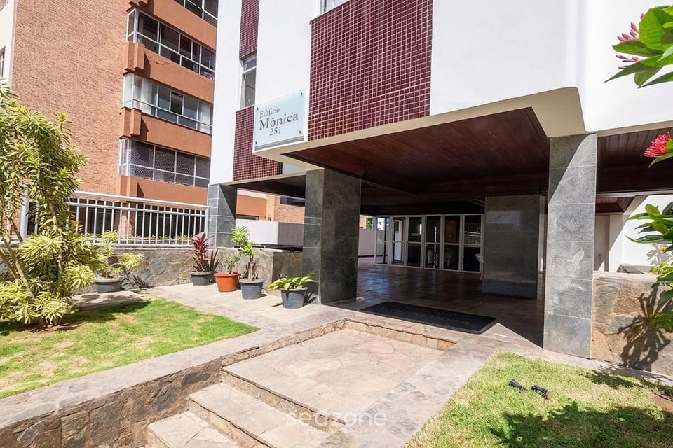 Facade/entrance, Off site