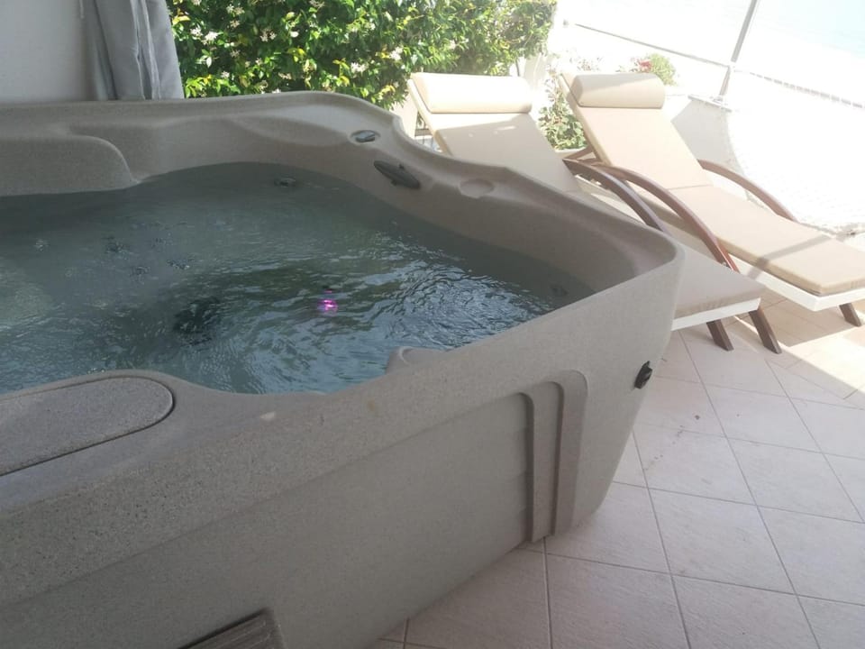 Hot Tub, Open Air Bath