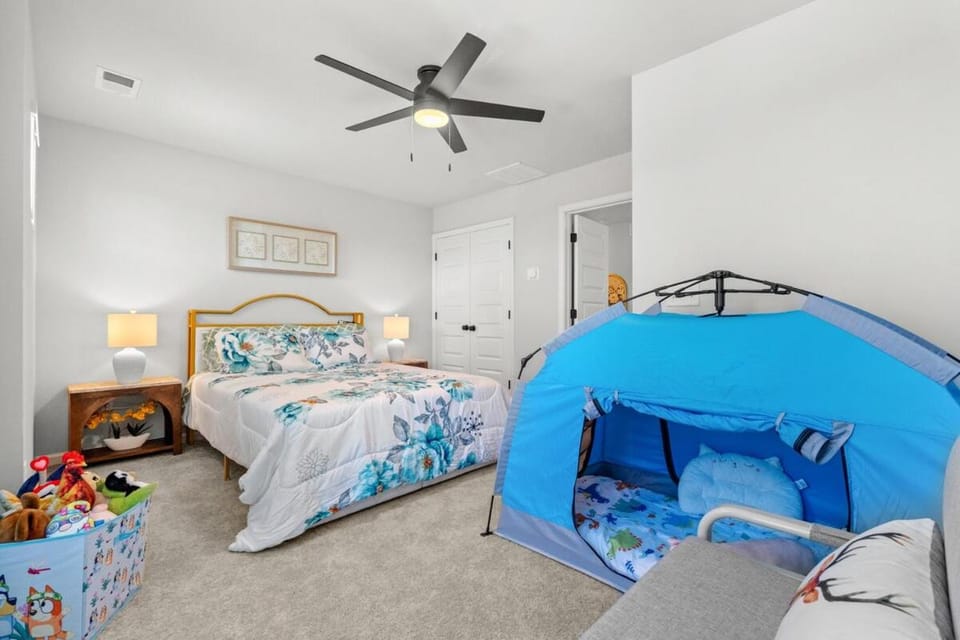 Stylish Beach Retreat | Close to Everything| Pool House in Carolina Forest