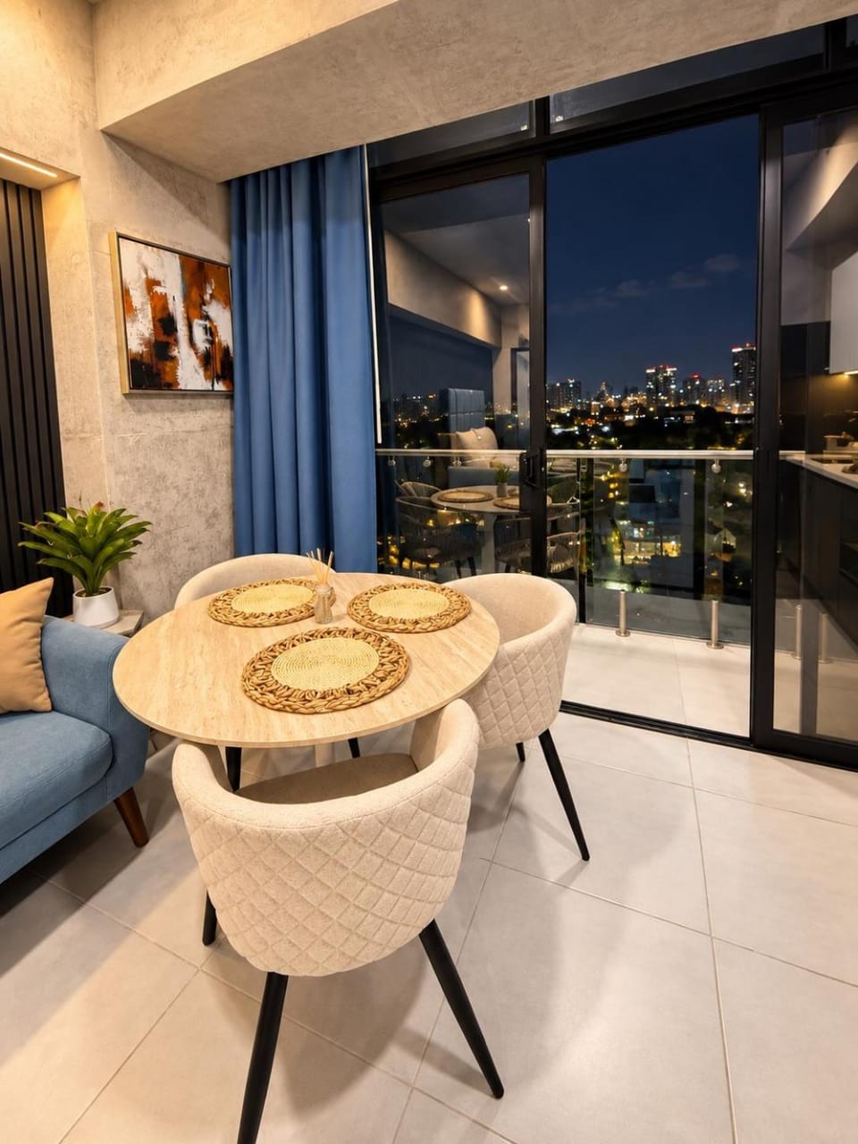 View (from property/room), Seating area, Dining area