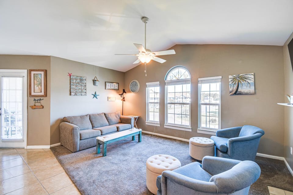5 Mi to Beach! Gulf Shores Condo w/ Pool & Hot Tub House in Gulf Shores
