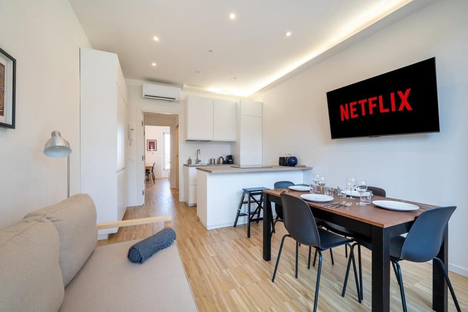 Milan Renovated Flat - Metro Brenta - Duomo 8 min Apartment in Milan