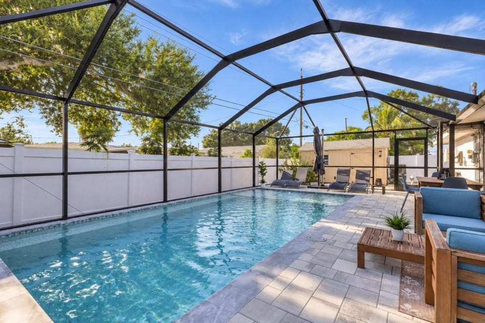 Palm & Play Private Pool • Near Beaches House in Largo
