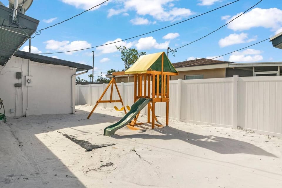 Luxury Waterfront Pool home + playground & firepit House in Fort Myers