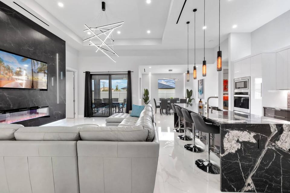 Blu Martini Heated Pool 4/3 Modern House in Cape Coral