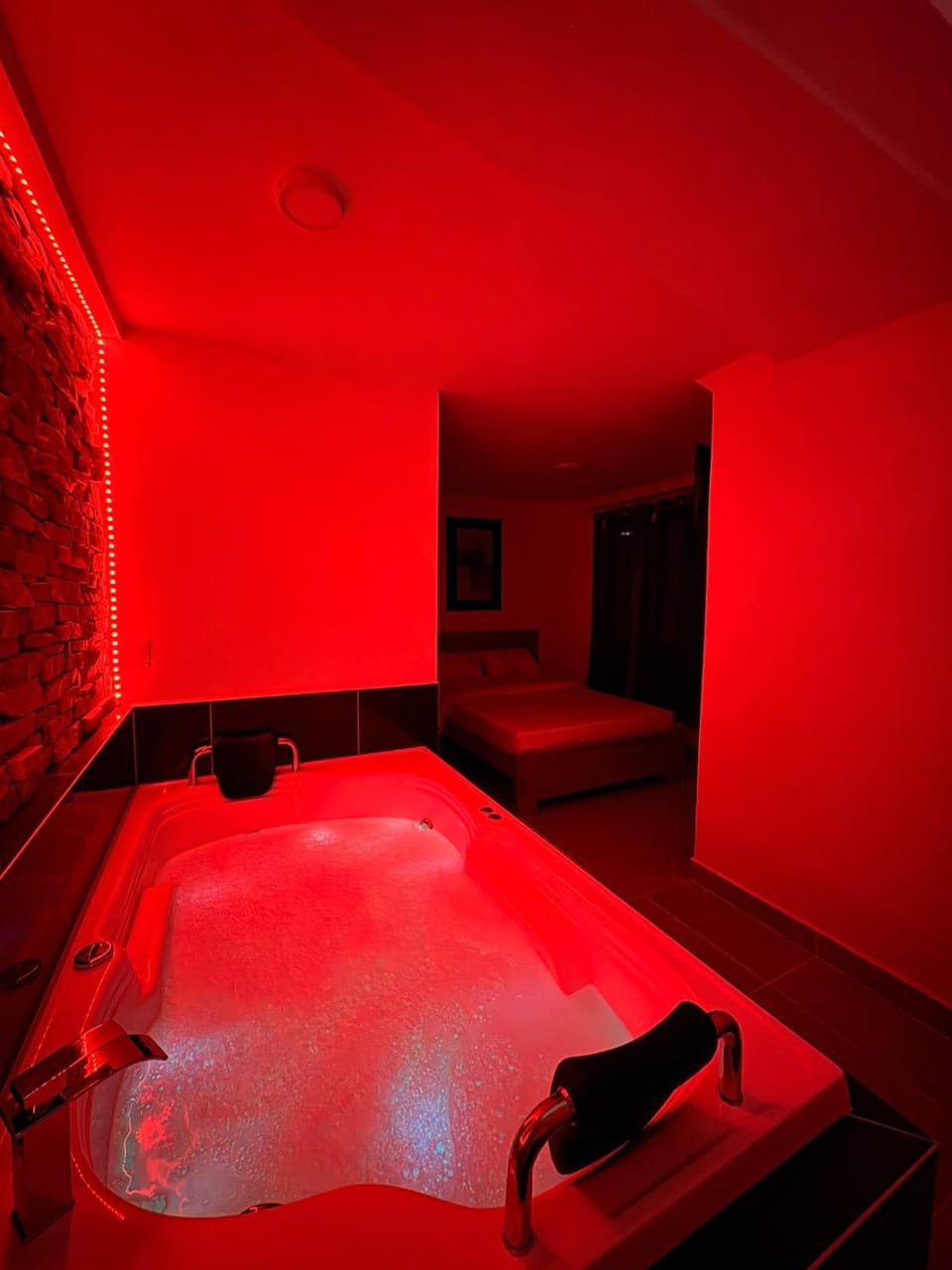 Bed, Hot Tub, Photo of the whole room, Bedroom