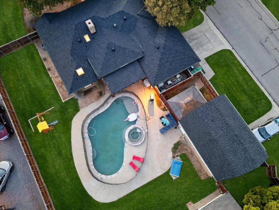 Modern House I Huge Yard I Pool I Cinema & Game Room House in Denton