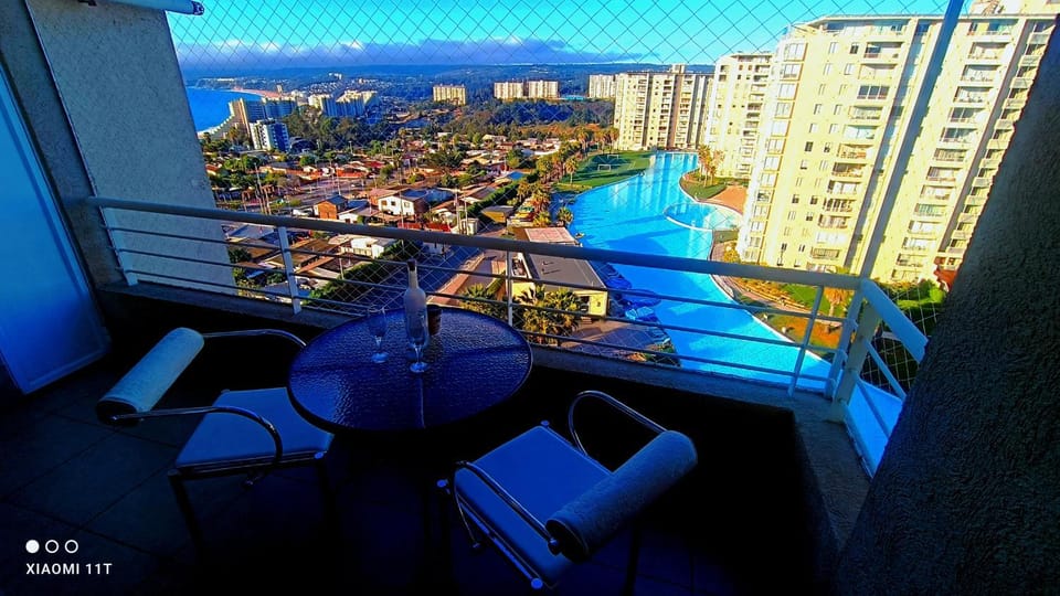 Property building, Natural landscape, Balcony/Terrace