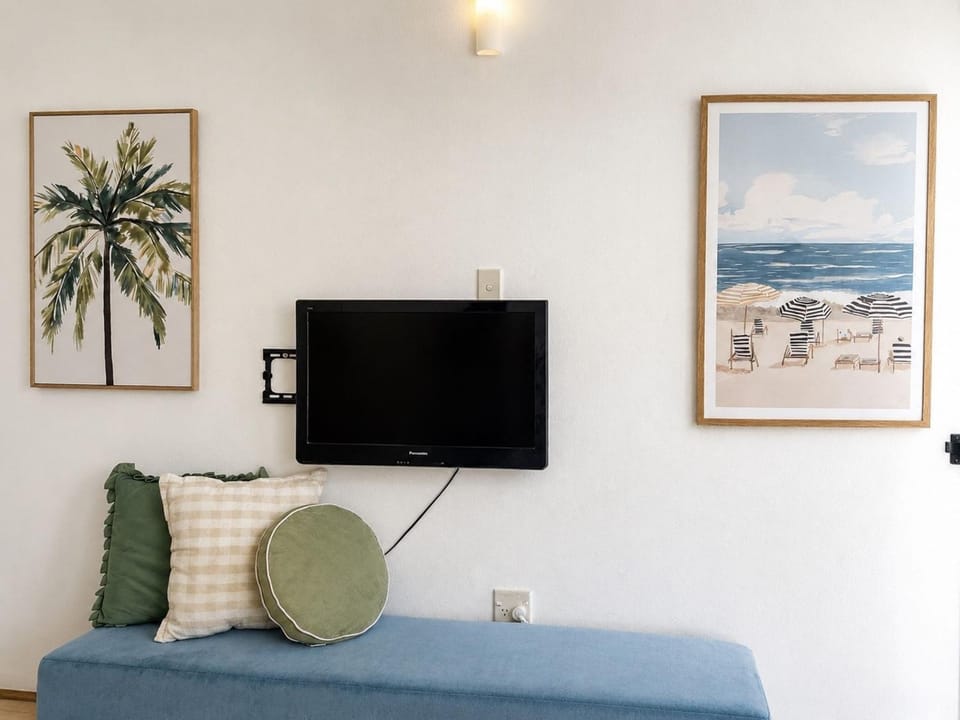 Communal lounge/ TV room, TV and multimedia, Living room, Decorative detail