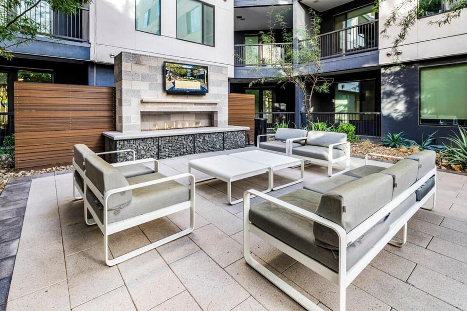 Escape To The Premier 2 & Half BR Suite Tempe Townlake Apartment in Tempe