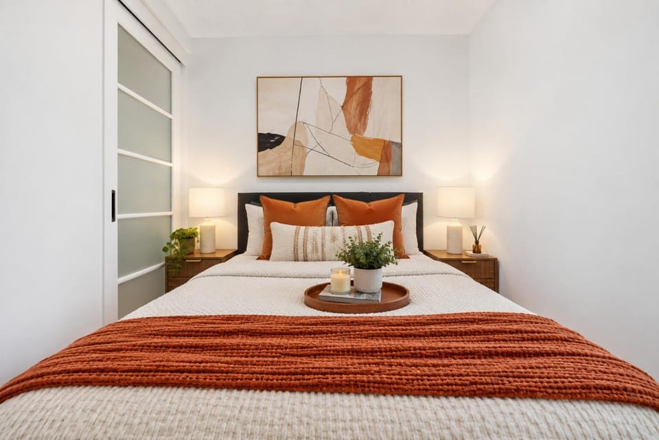 Chic 2BR Steps from Yaletown Apartment in Vancouver