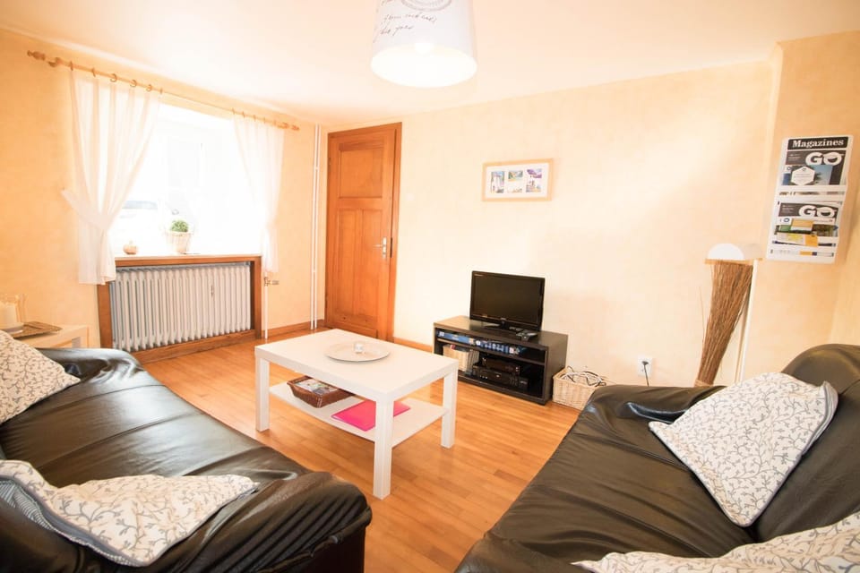 TV and multimedia, Living room, Evening entertainment