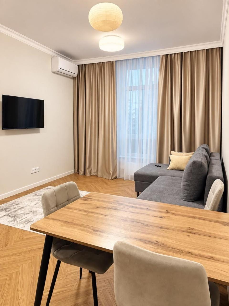 Communal lounge/ TV room, TV and multimedia, Living room, Seating area, air conditioner