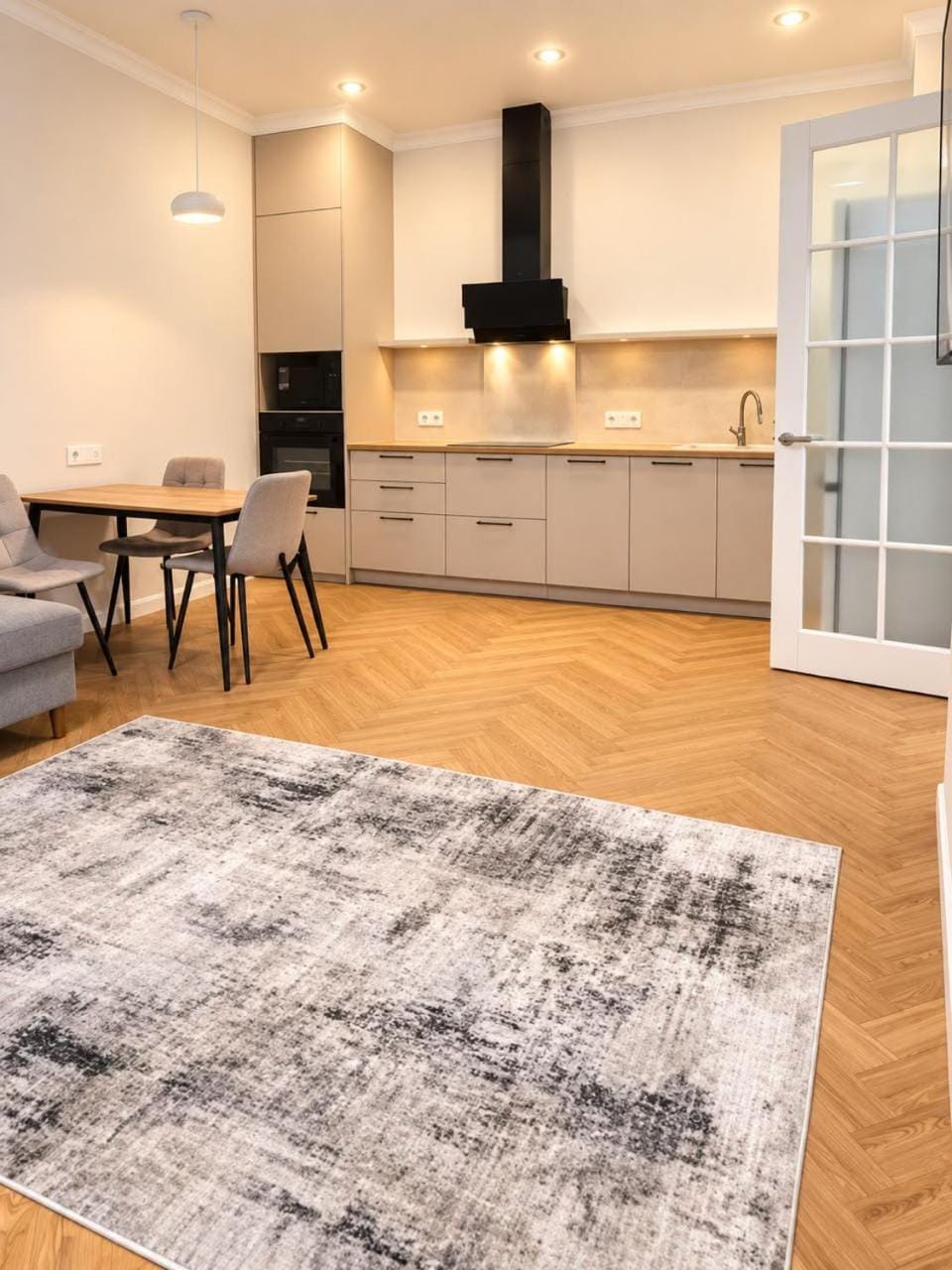 Kitchen or kitchenette, Dining area
