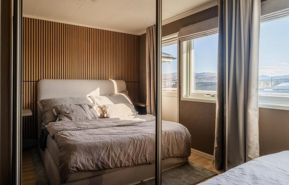 Large Home Tomasjord - Free parking, nature-close, sleeps 9 House in Tromso