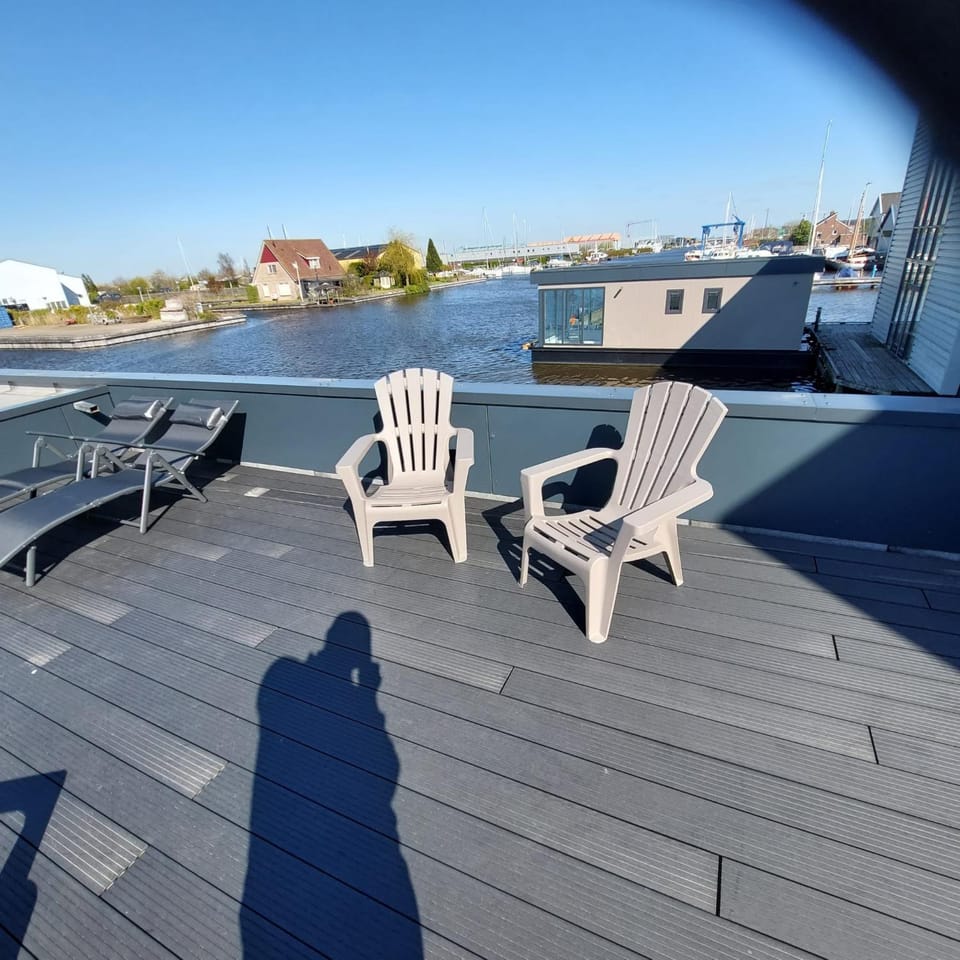 Harboursuite 1 incl Motorboot House in Friesland, Netherlands