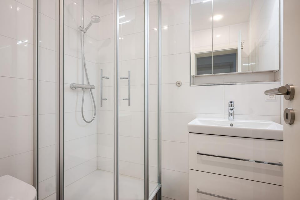Shower, Bathroom, towels