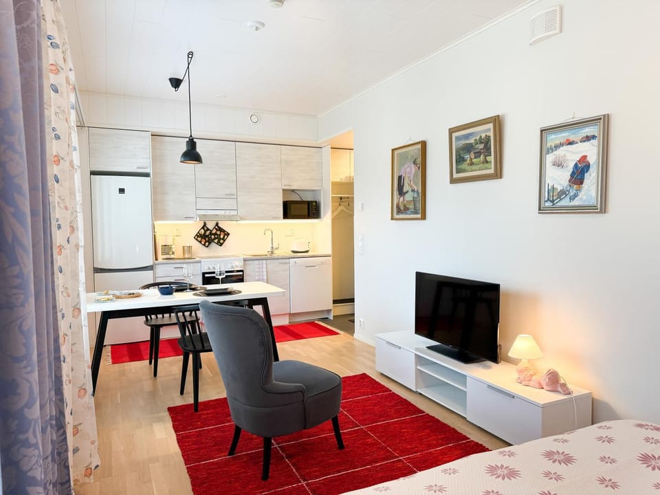 TV and multimedia, Kitchen or kitchenette, Living room, Seating area, Dining area, oven, stove
