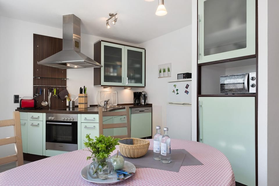 Kitchen or kitchenette, Living room