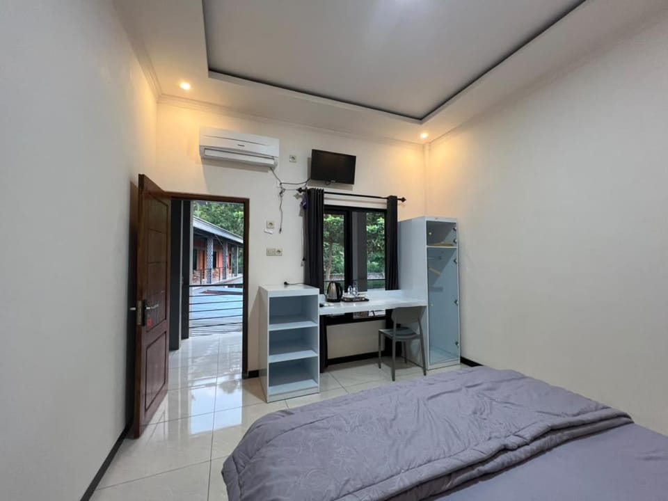 Bed, TV and multimedia, Coffee/tea facilities, View (from property/room), Photo of the whole room, Bedroom, Area and facilities, Drinks, air conditioner
