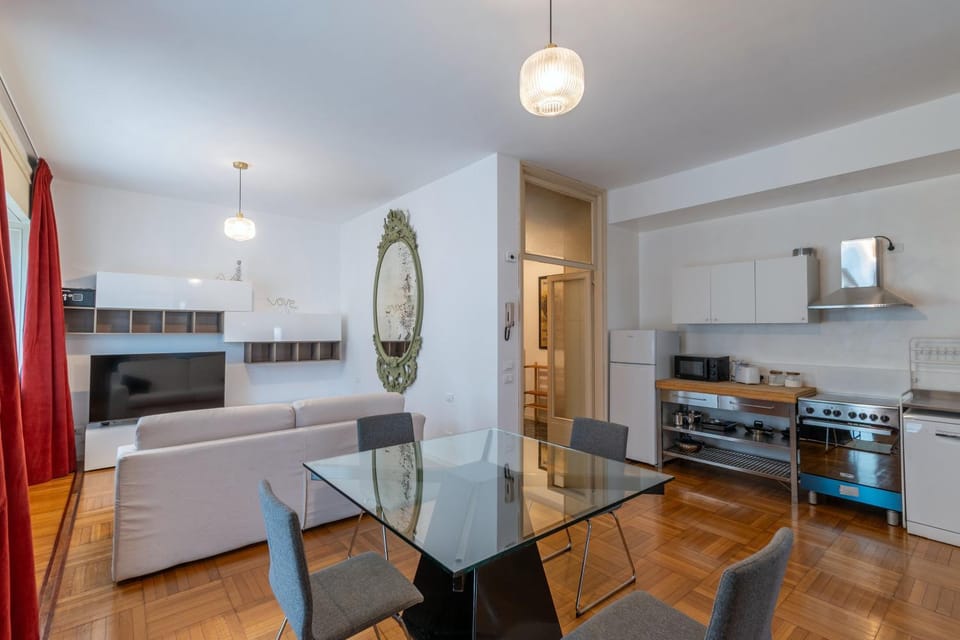 Kitchen or kitchenette, Living room