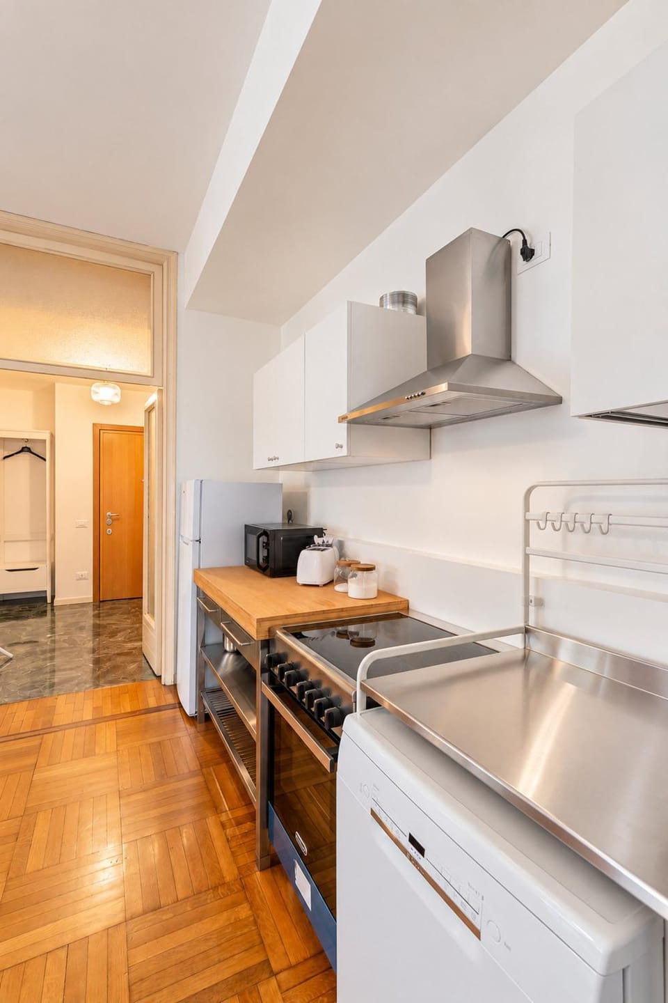 Kitchen or kitchenette, oven, stove