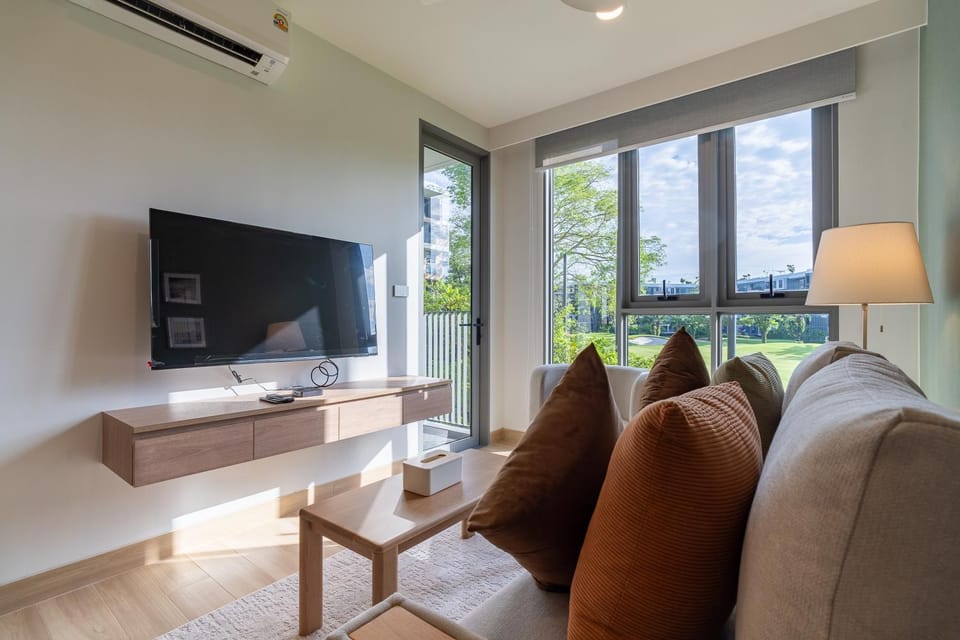 TV and multimedia, Living room, Seating area, air conditioner