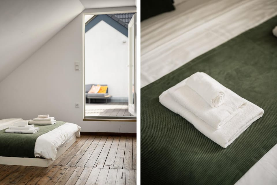Bed, Photo of the whole room, towels