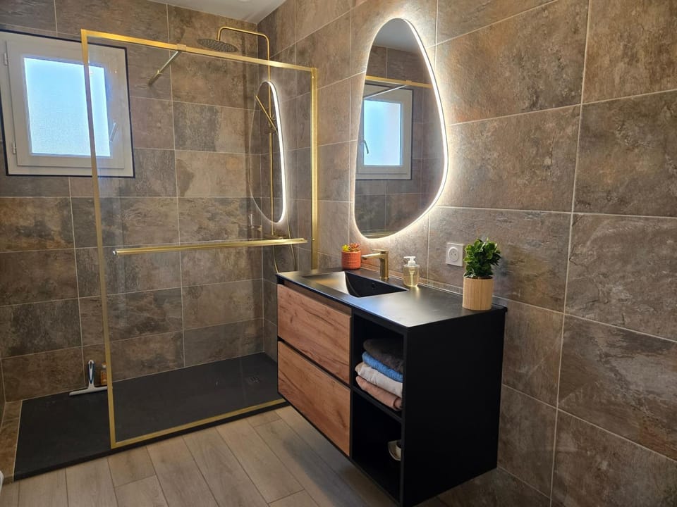 Bathroom, Living room