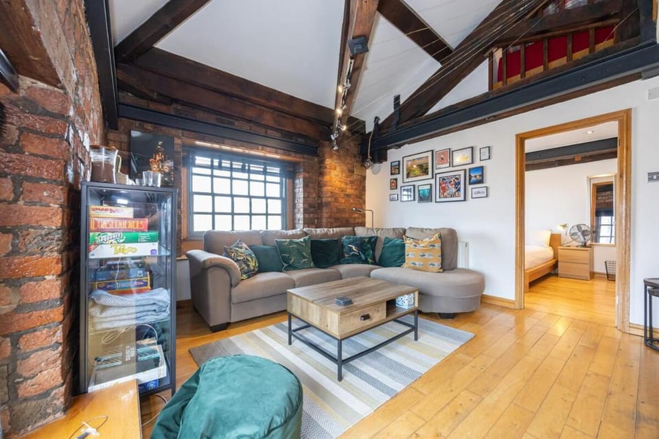 Modern 2-BR Loft Flat W-Parking near Lime St Apartment in Liverpool