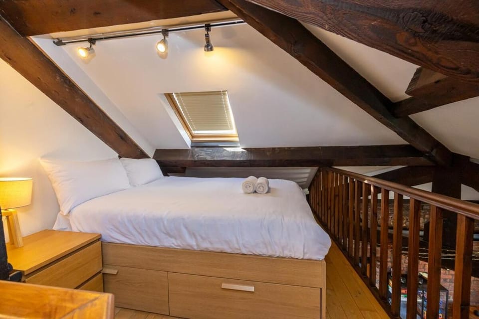 Modern 2-BR Loft Flat W-Parking near Lime St Apartment in Liverpool