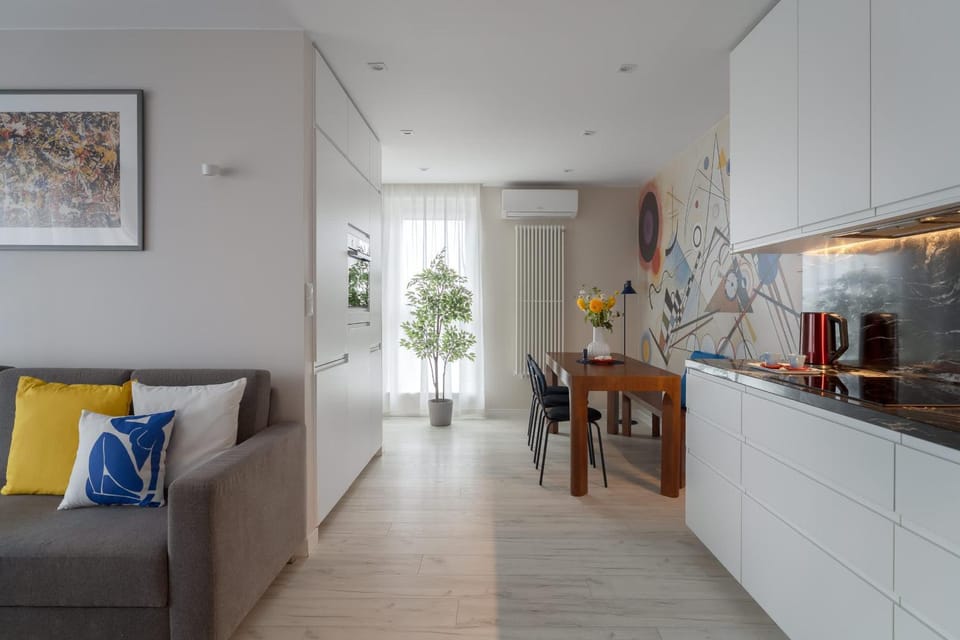 Kitchen or kitchenette, Living room, Seating area, Dining area