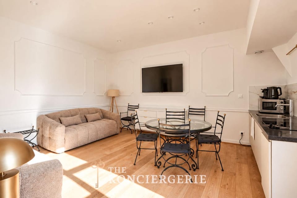 Champs-Elysees 1BDR-6P - A-C Apartment in Paris
