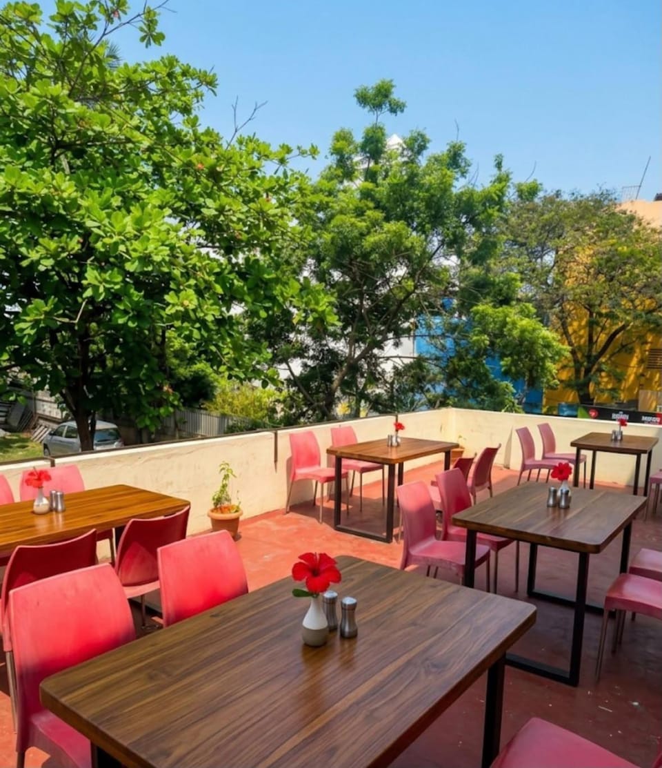 Kannan guesthouse,bar & restaurant Bed and Breakfast in Puducherry