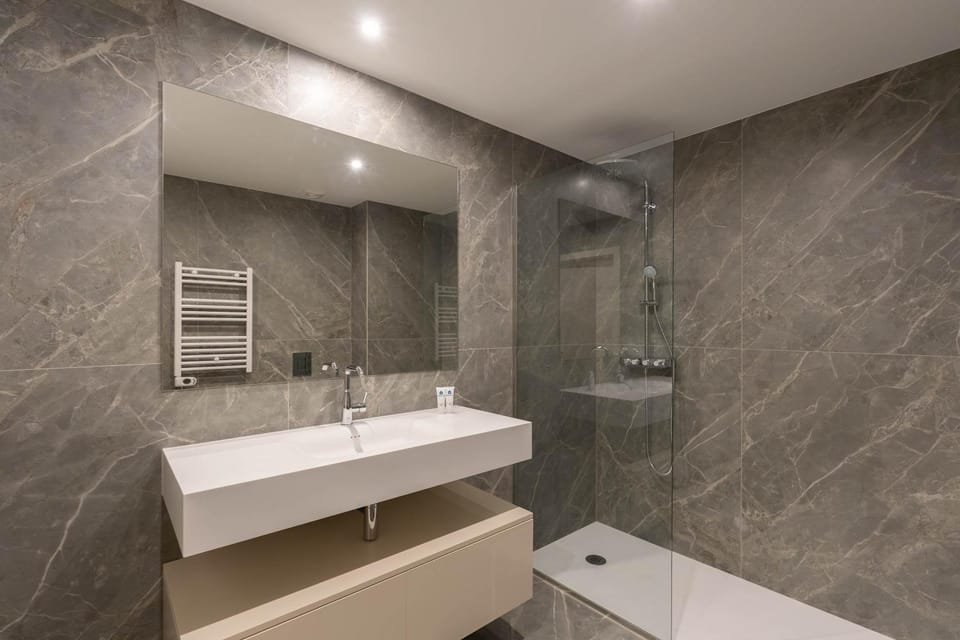 Shower, Bathroom, towels