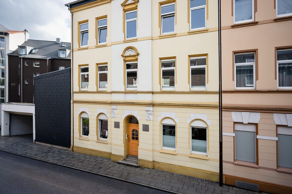 Property building, Neighbourhood
