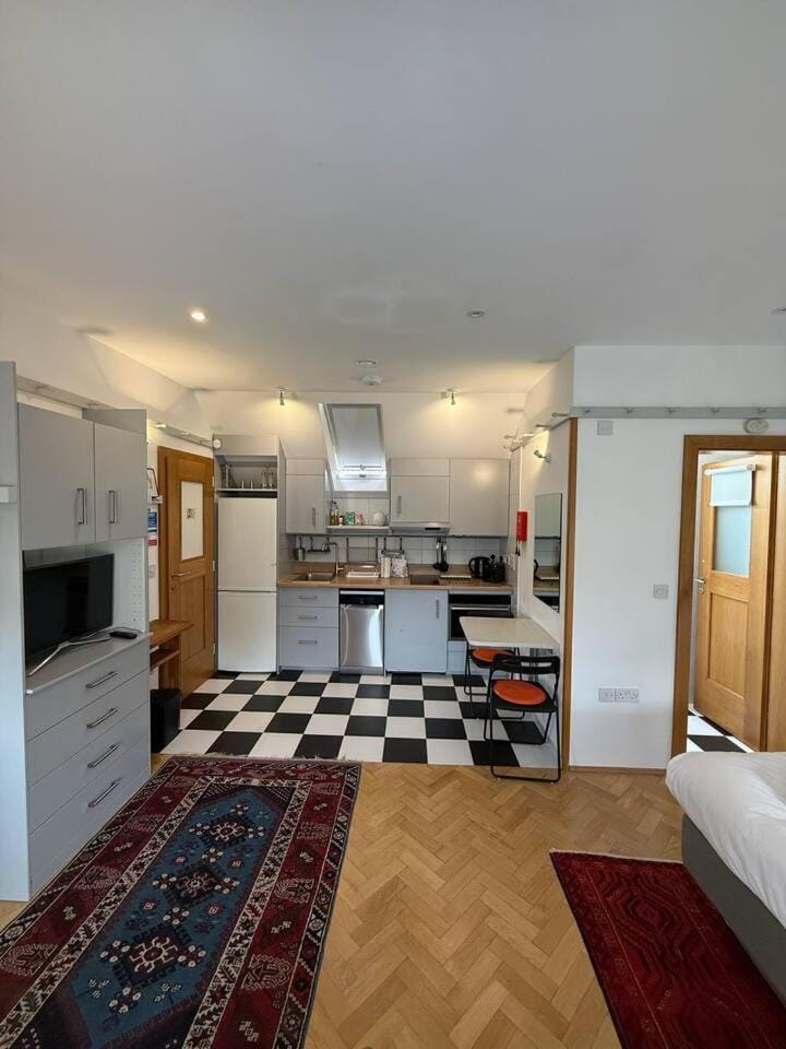 Quirky Oxford Studio Apartment in Oxford