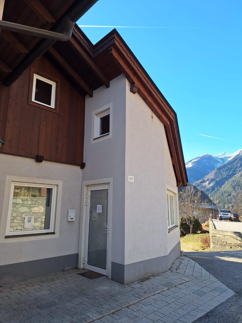 Property building, Day, Natural landscape, Mountain view, Parking