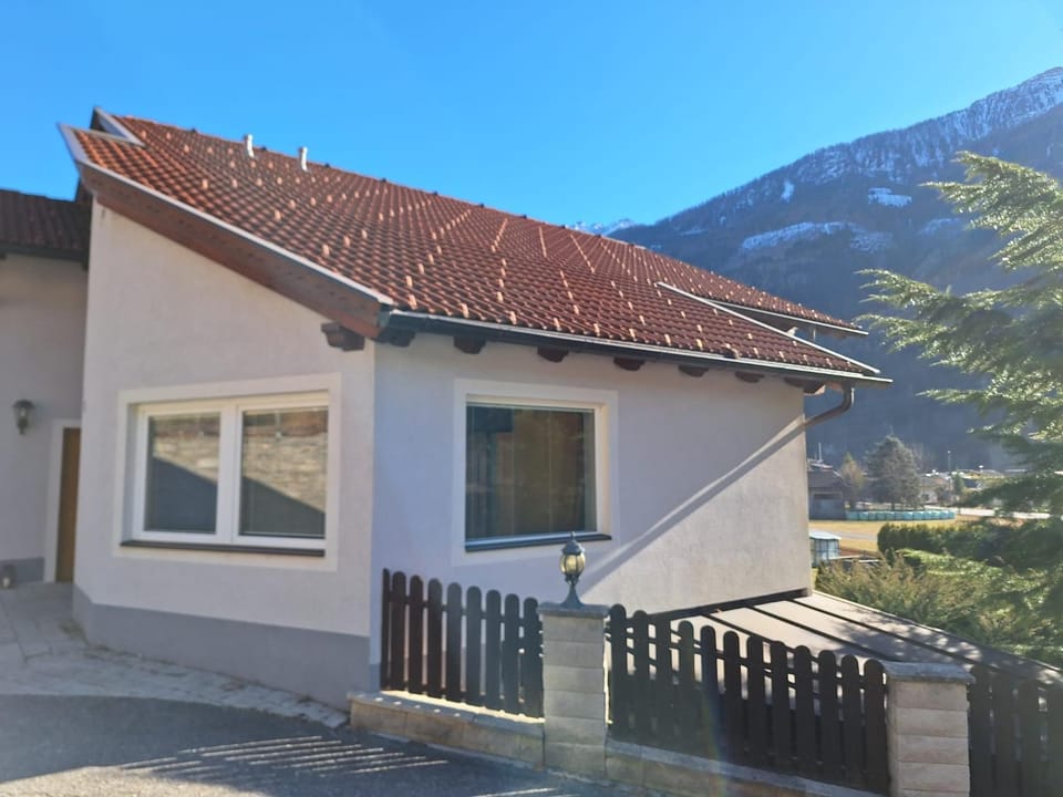 Property building, Day, Natural landscape, Mountain view, Parking