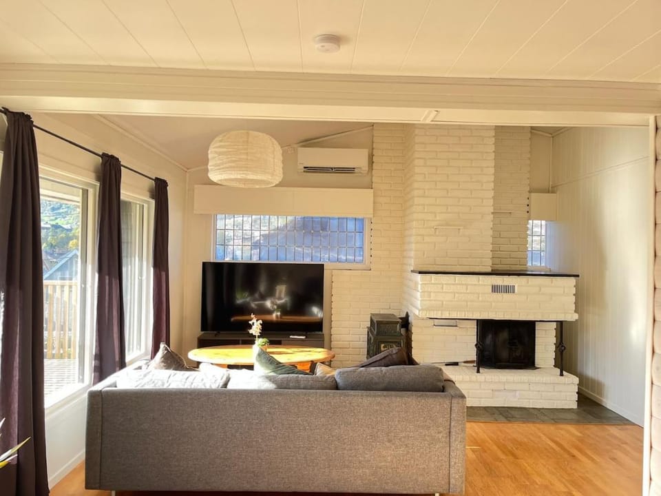 Central - Comfort - Newly Renovated - Spacious Apartment Apartment in Vestland