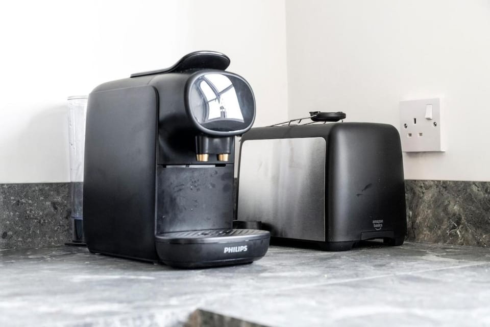 Coffee/tea facilities, toaster