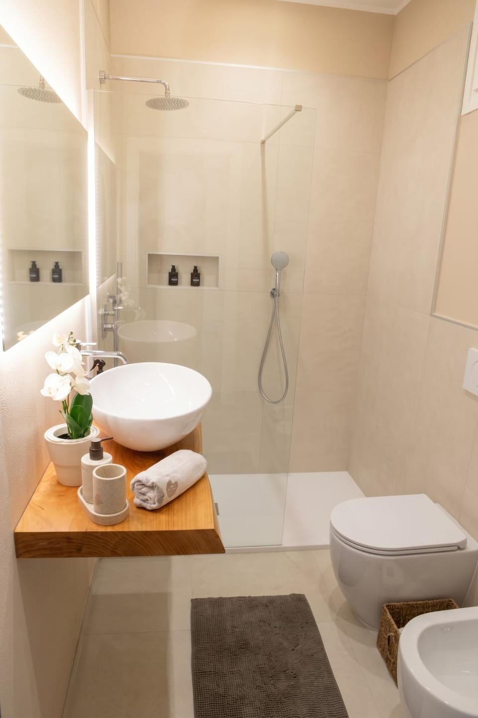 Shower, Toilet, Bathroom, bidet, towels