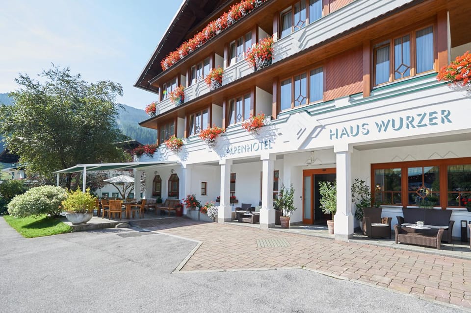 Facade/entrance, Day, Summer, Balcony/Terrace, On site, Street view