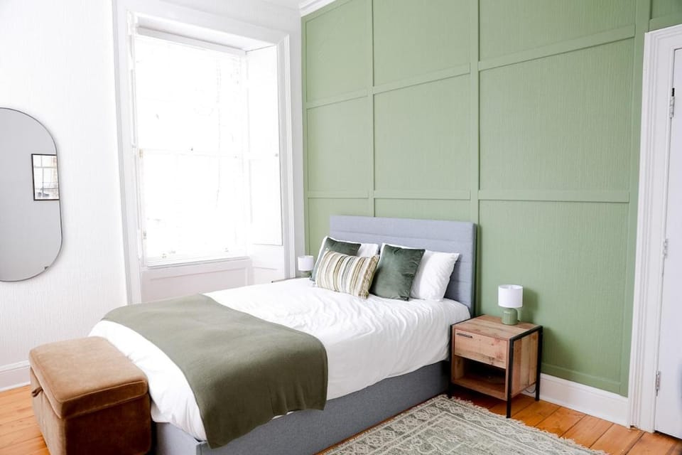Spacious Ground-Floor Leith apartment Sleeps 6 Apartment in Edinburgh