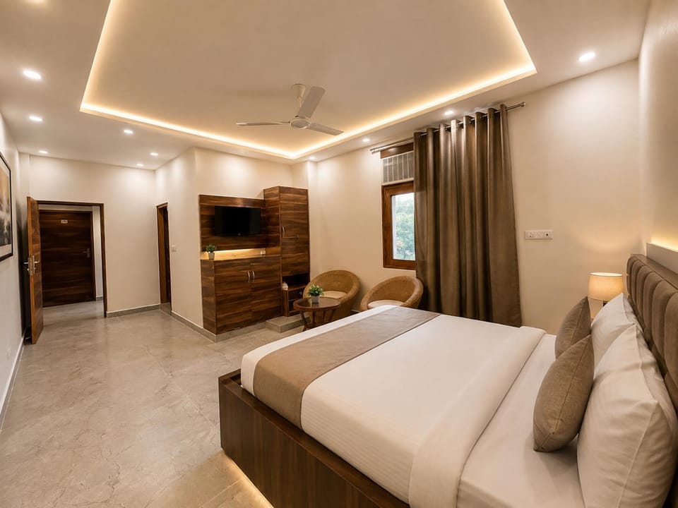Communal lounge/ TV room, Bed, TV and multimedia, Living room, Photo of the whole room, Seating area, Evening entertainment, Bedroom