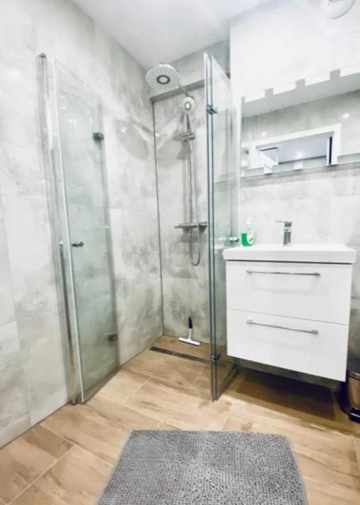 Shower, Bathroom, towels