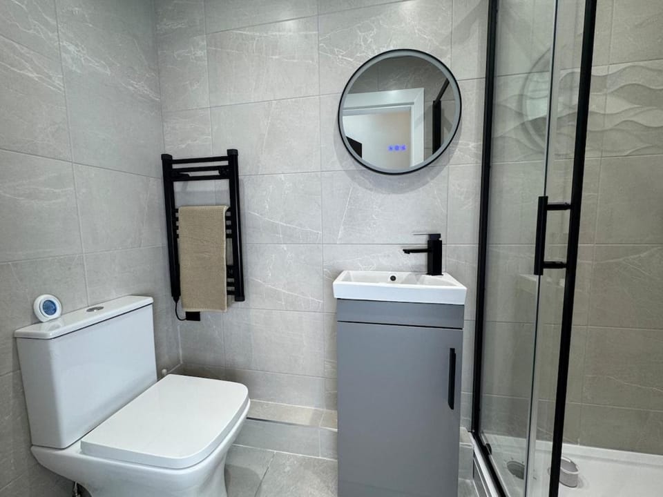 30 Secs from Anfield - 6B 6Bath with Parking and Garden House in Liverpool