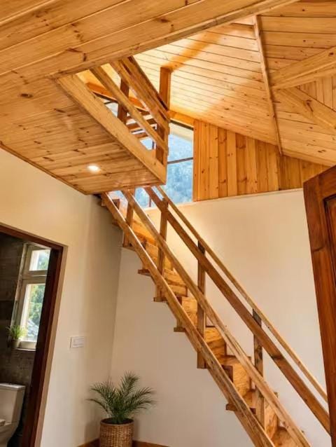 Whispering Apple Cottage Villa in Himachal Pradesh