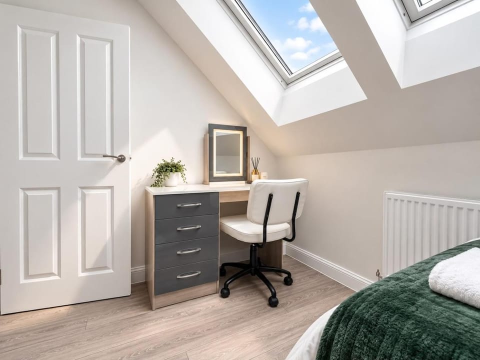 Contractors Wow 9Beds 25 Baths Parking Book Now! House in Basingstoke